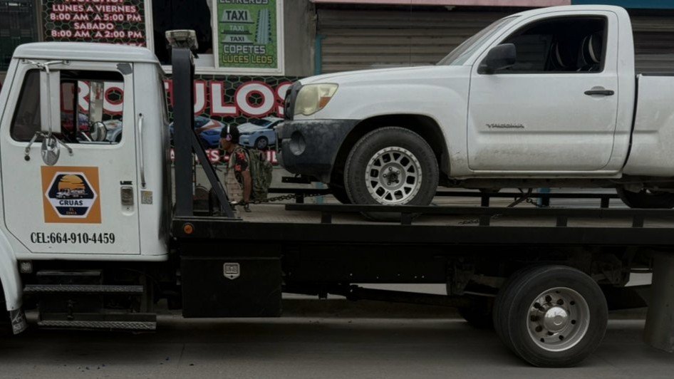 Unidad de Grúas El Zanca en servicio